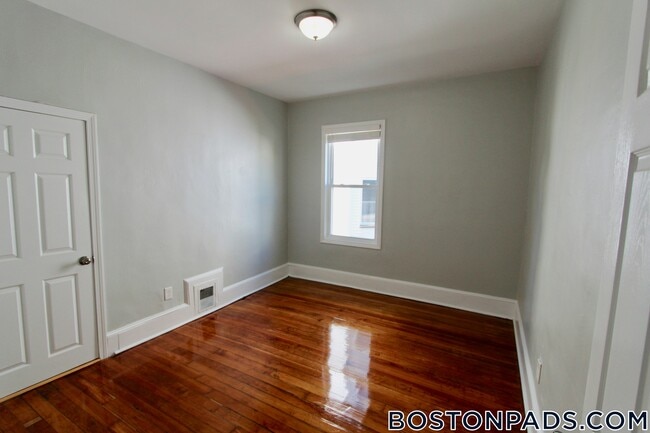 203 Westville St, Unit 3 in Boston, MA - Foto de edificio - Building Photo