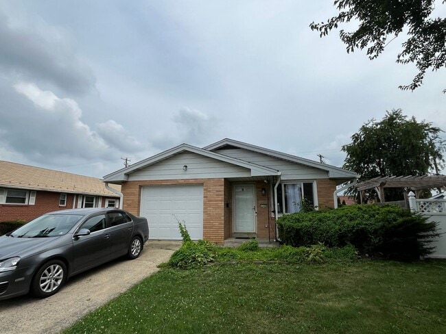 property at 1320 E Livingston St