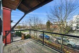 6702 Alonzo Ave NW in Seattle, WA - Foto de edificio - Building Photo