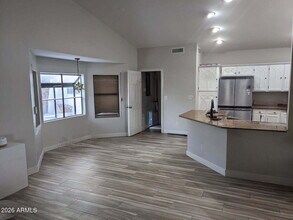 4341 E Betty Elyse Ln in Phoenix, AZ - Building Photo - Building Photo