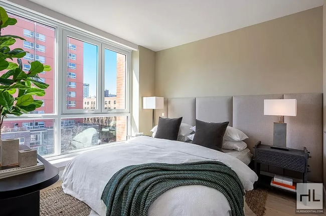 EAST 2ND ST in New York, NY - Foto de edificio - Building Photo