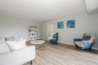 Dover Country Club in Dover, DE - Foto de edificio - Building Photo