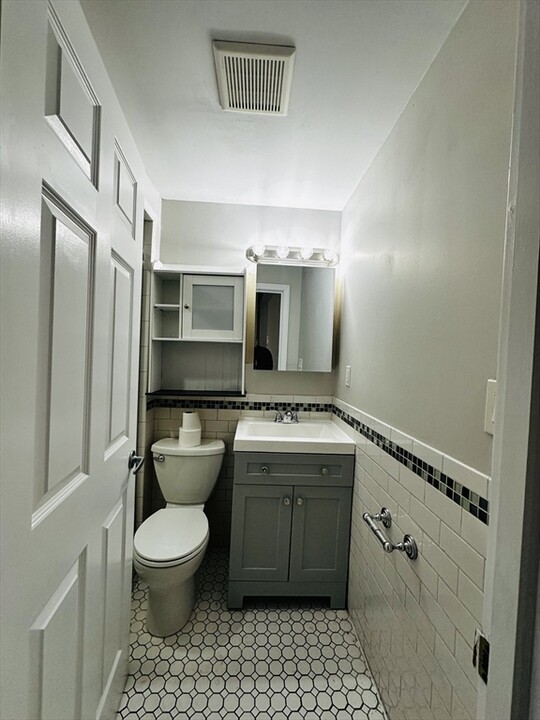 228 Beacon St, Unit 43 in Boston, MA - Building Photo