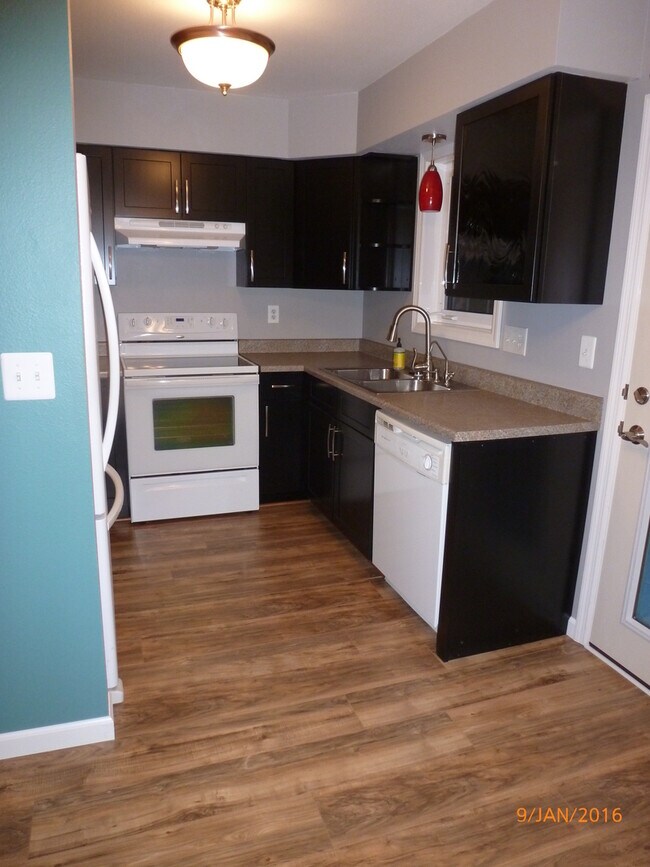 1032 Evergreen St in Fairbanks, AK - Foto de edificio - Building Photo