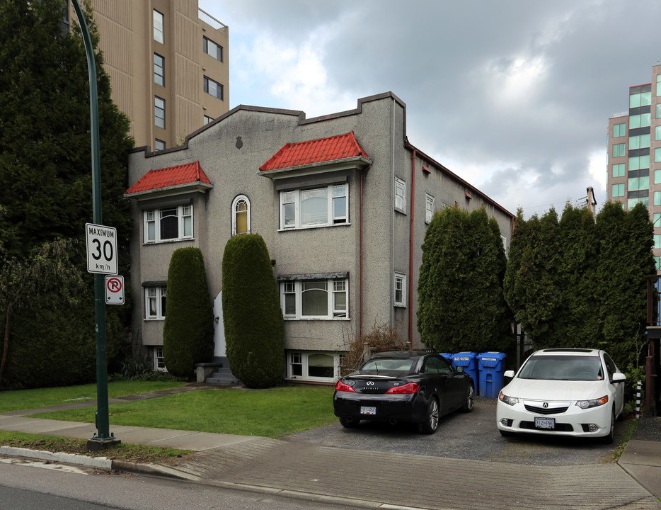 1325 W 10th Ave in Vancouver, BC - Building Photo