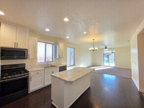 4015 St Paul Ln in Pasco, WA - Foto de edificio - Building Photo