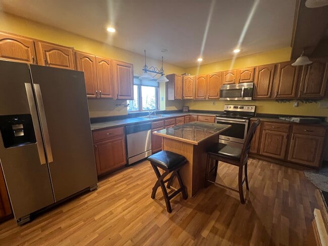 4561 Island View Dr NE in Bemidji, MN - Building Photo - Building Photo