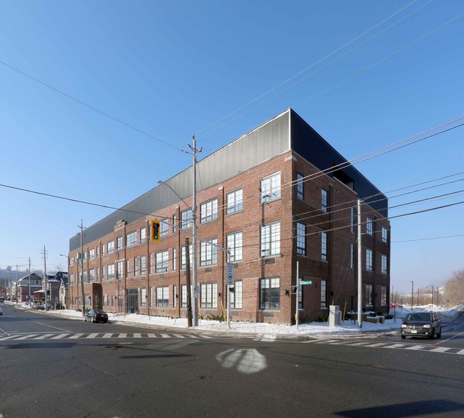 Dundurn Lofts in Hamilton, ON - Building Photo - Building Photo