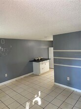 10109 N 11th St in Tampa, FL - Foto de edificio - Building Photo