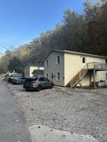 138 Taylor Rd, Unit 1 in Pikeville, KY - Building Photo