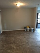 8603 Howell Dr in Jacksonville, FL - Foto de edificio - Building Photo