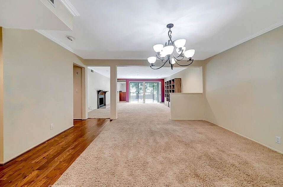 18324 Clark St in Los Angeles, CA - Building Photo