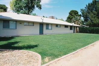 Oakview Apartments in Phoenix, AZ - Foto de edificio - Building Photo