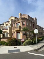 121 21st St in Huntington Beach, CA - Building Photo