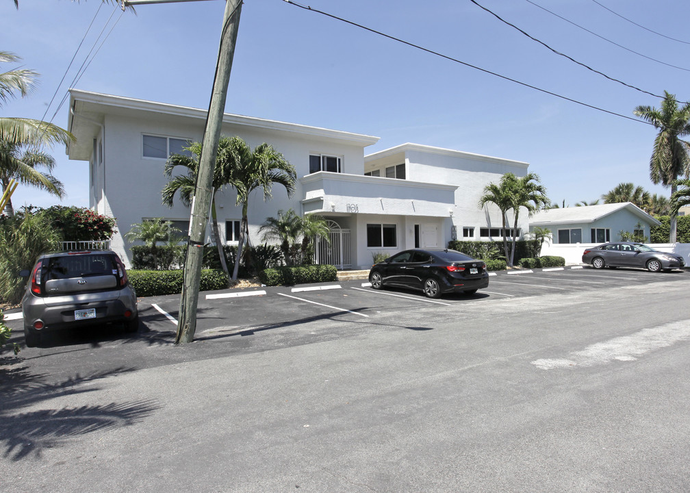 1705 N Riverside Dr in Pompano Beach, FL - Building Photo