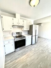 2142 Rhodora St in Forest Grove, OR - Foto de edificio - Building Photo