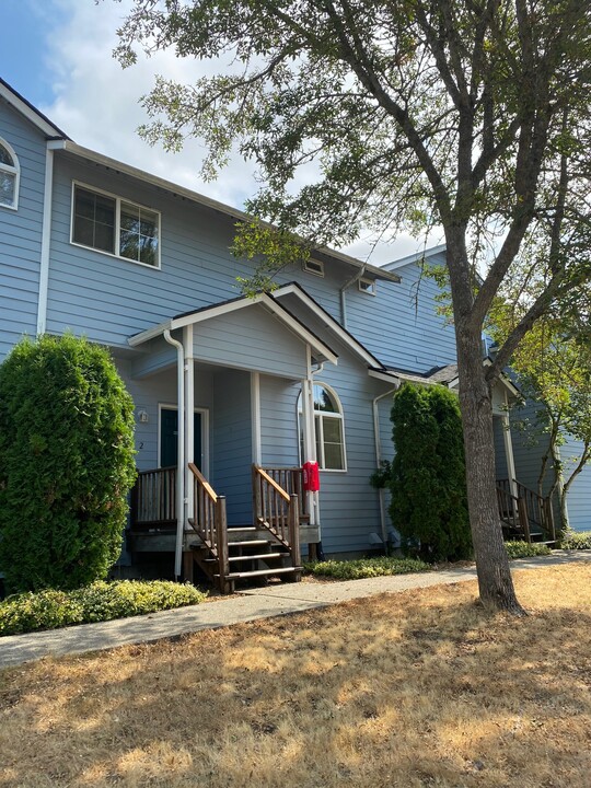 6317 Barstow Ln SE in Lacey, WA - Foto de edificio