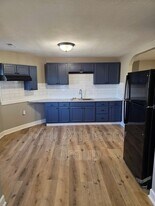 1407 NE Sardou Ave in Topeka, KS - Building Photo