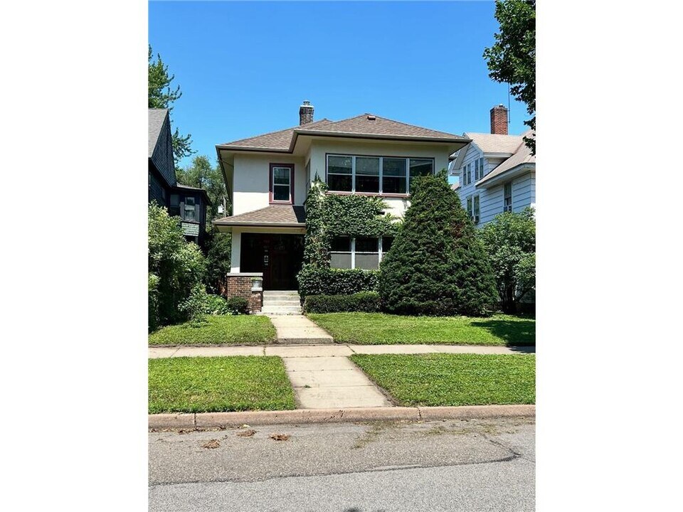 989 Lincoln Ave in St. Paul, MN - Building Photo