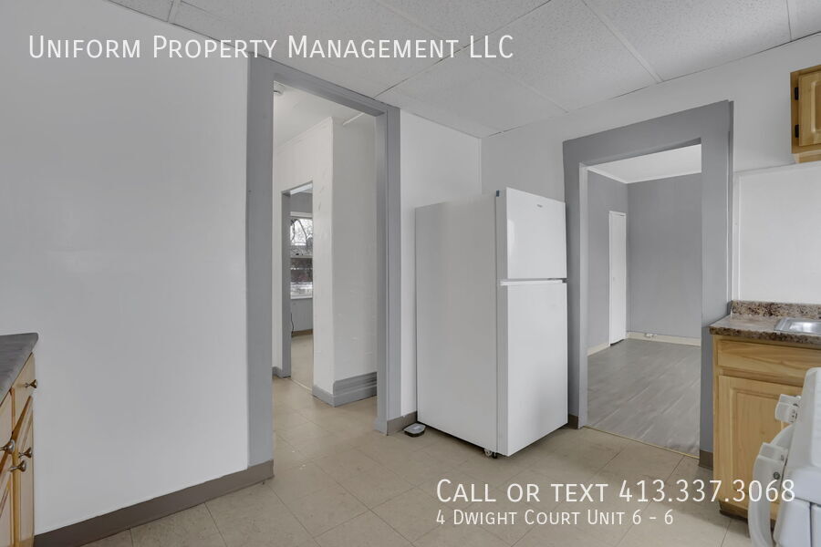 4 Dwight Ct in Chicopee, MA - Building Photo