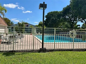 10114 NW 41st St in Doral, FL - Building Photo - Building Photo
