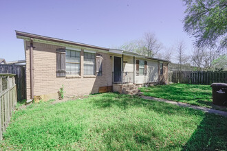 8 Carol Ct in Brookshire, TX - Building Photo - Building Photo