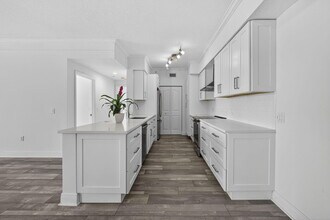 5301 Myrtlewood Cir E in Palm Beach Gardens, FL - Building Photo - Building Photo