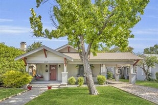 6227 Lakeshore Dr in Dallas, TX - Building Photo