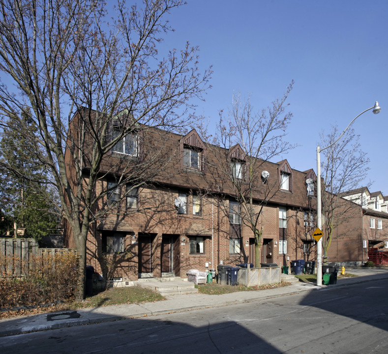 Arauco Co-op in Toronto, ON - Building Photo