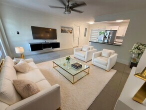 2300 SW 43rd Terrace in Fort Lauderdale, FL - Building Photo - Building Photo