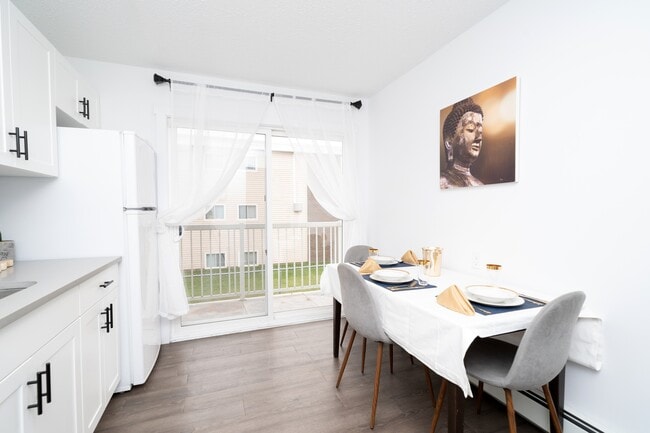 10021-10154 154 St in Edmonton, AB - Building Photo - Building Photo