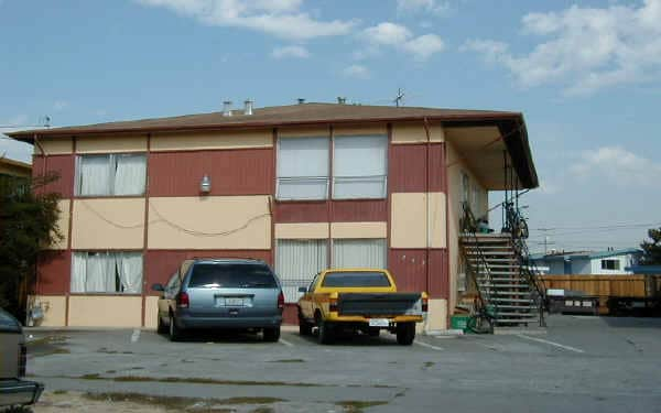 743 Shepherd Ave in Hayward, CA - Foto de edificio - Building Photo