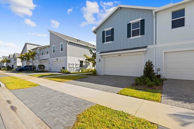 4416 Longwood Lk Sq in Westlake, FL - Building Photo - Building Photo