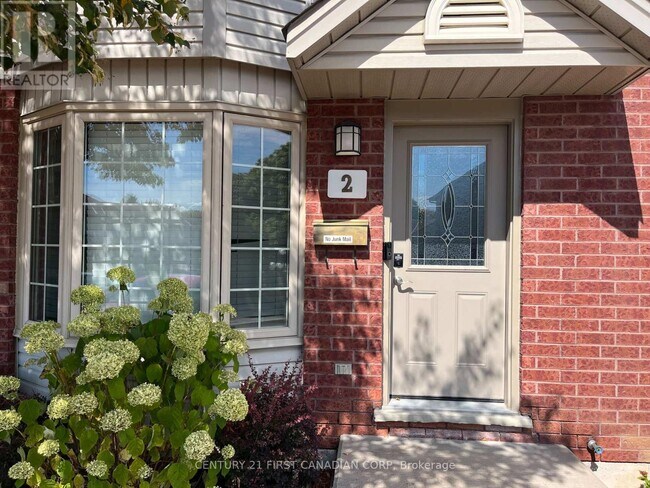 70 Chapman Ct in London, ON - Building Photo - Building Photo