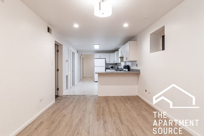 property at 1110 W Wolfram St