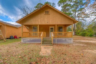 204 S Pitzer St in Colmesneil, TX - Building Photo