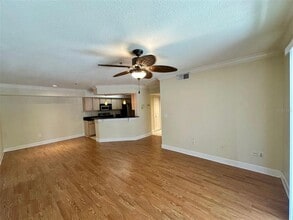 713 Crest Pines Dr-Unit -221 in Orlando, FL - Building Photo - Building Photo