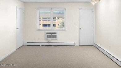 138 Wharfside Dr in Monmouth Beach, NJ - Building Photo - Building Photo