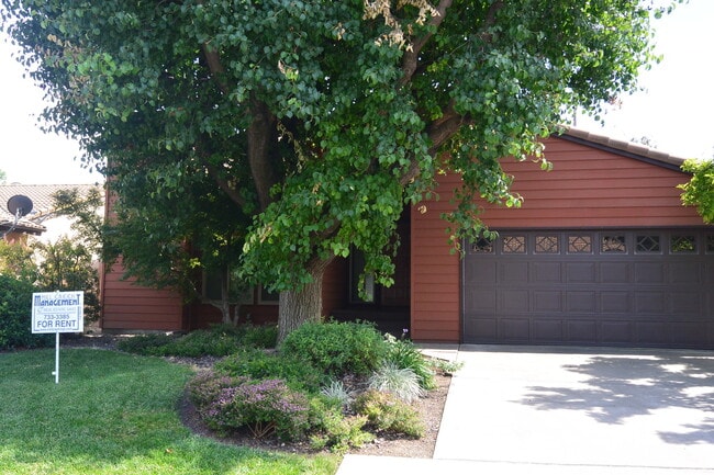 property at 1933 S Royal Oaks Dr