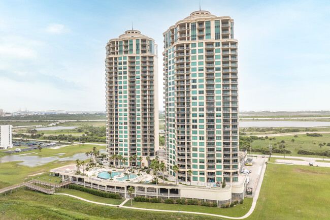 Palisade Palms in Galveston, TX - Building Photo - Building Photo
