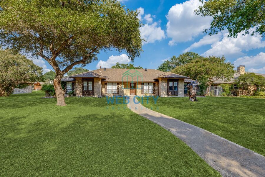 212 Harris Dr in Sunnyvale, TX - Building Photo