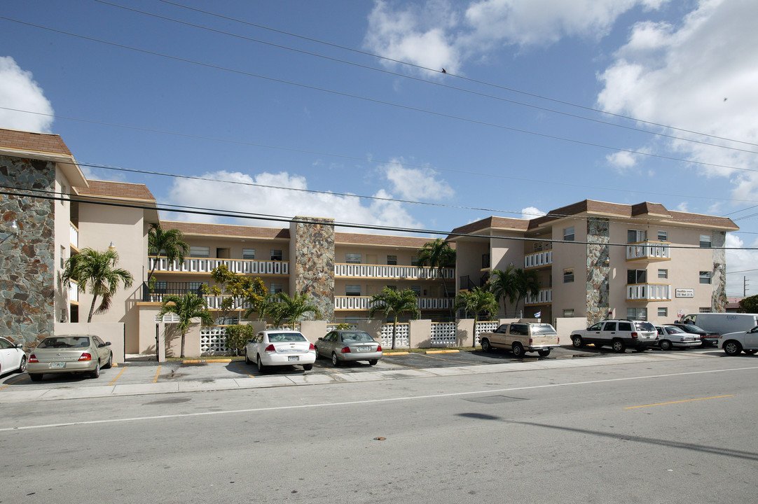 Sunside Apartments in Hialeah, FL - Building Photo