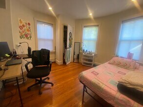 151 Highland St, Unit 151 Highland St. #2 in Boston, MA - Foto de edificio - Building Photo