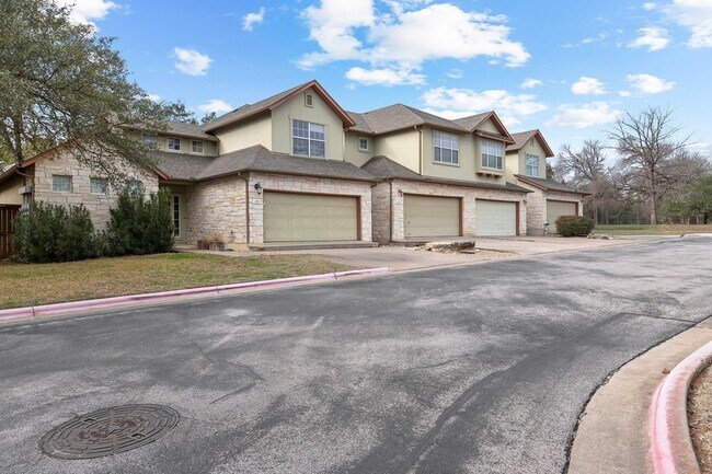 2410 Great Oaks Dr, Unit 202 in Round Rock, TX - Foto de edificio - Building Photo