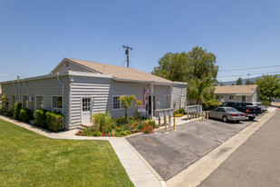 Lake Elsinore Village Apartamentos