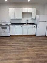 1297 S Frederick Ave, Unit 1 in Oelwein, IA - Building Photo