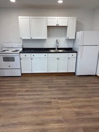 1297 S Frederick Ave, Unit 1 in Oelwein, IA - Building Photo