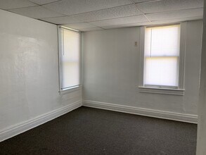 721 W 5th St in Waterloo, IA - Building Photo - Building Photo