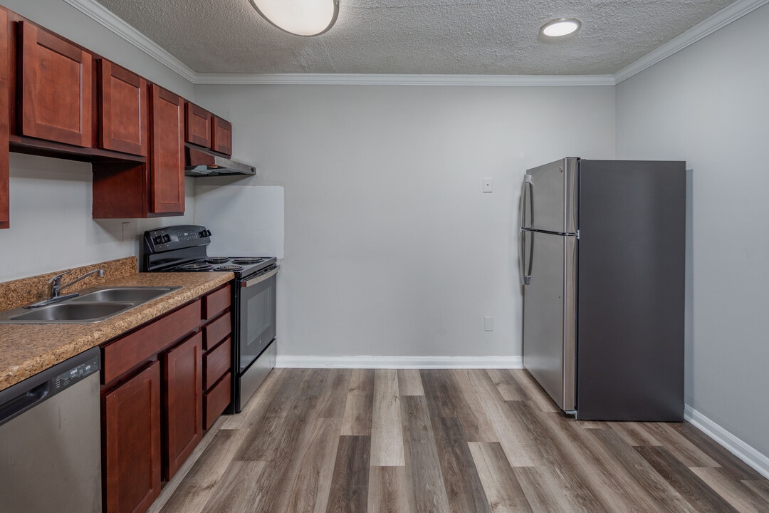 Dupont Avenue Apartments Photo