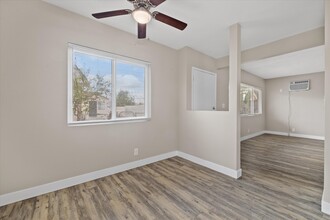 4938 Maine Ave in Baldwin Park, CA - Foto de edificio - Building Photo